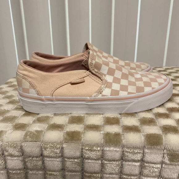 Light pink Vans 
Woman’s size 6 
Vans - Picture 5 of 6